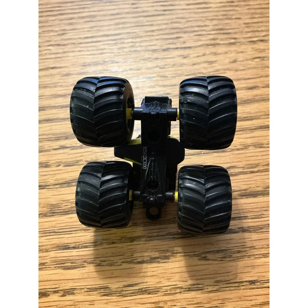 John Deere monter tread‎ green tractor 2